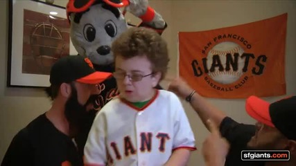 Харесван Или Мразен? ~ Keenan Cahill - Dynamite (with San Francisco Giants Cody Ross & Brian Wilson)