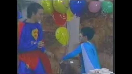 Marcelino imagina los chavos disfrazados festejandole 