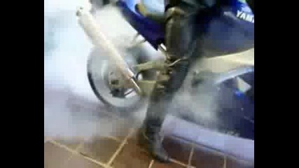 Yamaha R1 Burnout Aryan