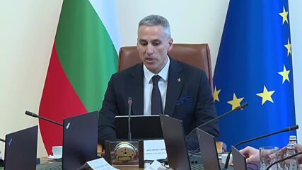 Андрей Гюров на последното заседание на кабинета: Министрите не се скриха зад унизителното оправдание „за два месеца толкова“