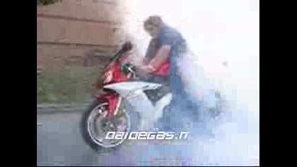 Yamaha R1 2002 Burnout Video