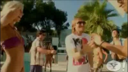 David Guetta ft. Akon - Sexy Bitch (official music video) 