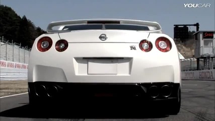 Звяр - 2013 Nissan Gt-r hits the Powder
