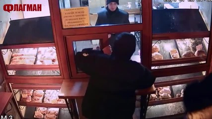 Въоръжен крадец нахлу в закусвалня в центъра на Бургас