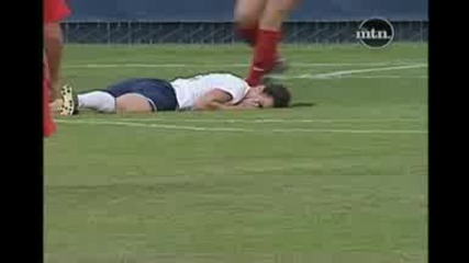 Une footballeuse agressive 
