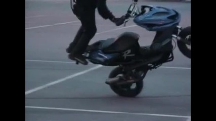 Yamaha Aerox stunts