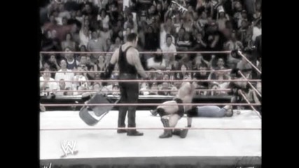 Undertaker размазва главата на Brock Lesnar