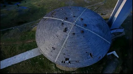 Гледка от високо на паметника Бузлуджа 