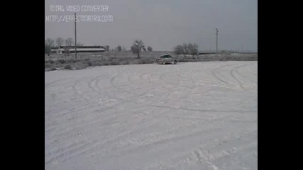 Audi quattro лети върху снега 