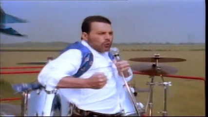 Queen - Breakthru
