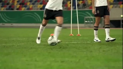 Женски футбол- реклама с Надине Ангерер