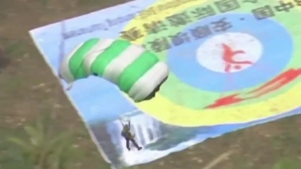 Страхотни скокове с парашут в Китай