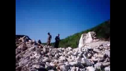 албанци сриват църкви във косово 