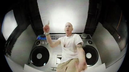 [ П Р Е В О Д ] Eminem - Berzerk Официално видео( Първи сингъл от албума The Marshall Mathers Lp 2 )