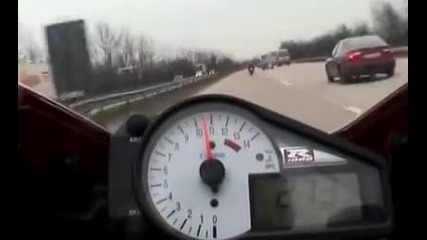 Yamaha R1 vs Suzuki Gsx - R 1000