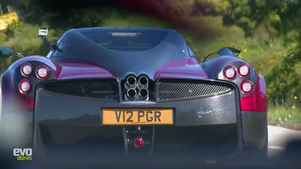 Bugatti Veyron Vitesse vs Pagani Huayra