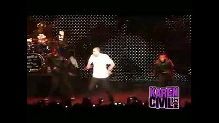 Chris Brown Performs An Amazing Michael Jackson Tribute