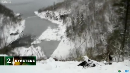 Тир заминава в пропастa с влекача си!