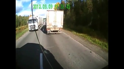 Руски шофьори на камиони vs. рекетьори на пътя