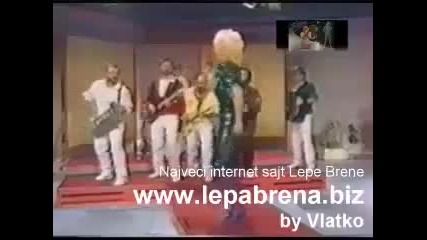 Lepa Brena - Voli me, voli