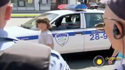 Деца пребиват полицай - скрита камера
