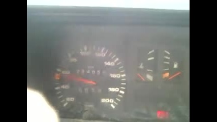 Ауди 80 на 3-та предавка (130 km/h) на място