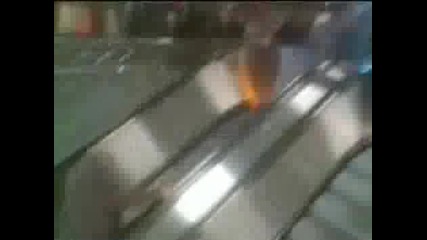 Старец Прави Простотия в Метрото 