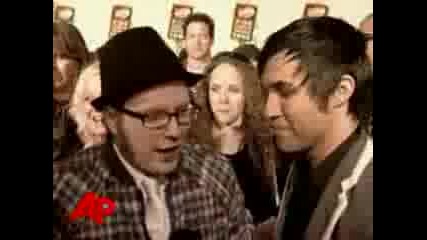 почит на Michael Jackson Fall Out Boy Beat It Live