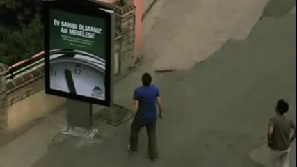 Ето така се качва багаж без асансьор *смях*