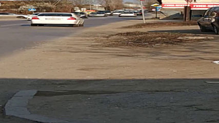 Главна улица без тротоари