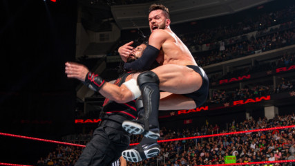 Roman Reigns vs. Finn Bálor: Raw, May 15, 2017 (Full Match)