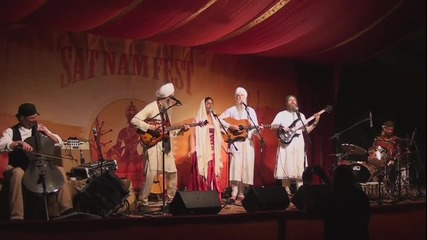 Guruganesha Band featuring Paloma Devi - Re Man Eh Bidh Jog
