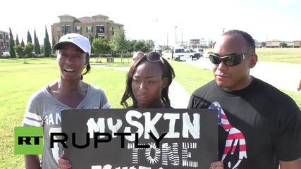 USA: Protesters gather outside home of officer who arrested Sandra Bland