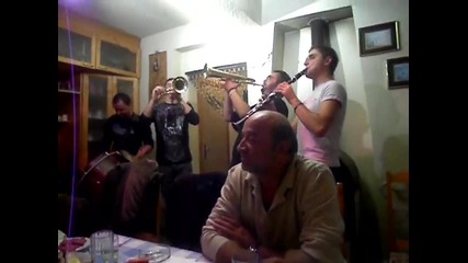 Браво за цялата Народна Компания в едно с Етрополска Духова Музика!:)