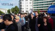 Домати и краставици пред парламента