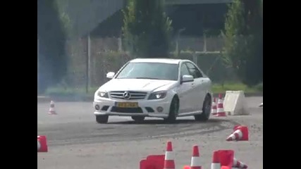 Дрифтене на Mercedes C 63 Amg
