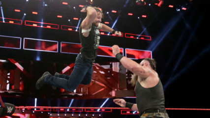 Dean Ambrose vs. Braun Strowman: Raw, Sept. 25, 2017