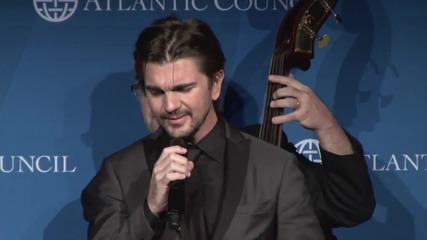Tony Bennett & Juanes -the Shadow Of Your Smile -live at 2013