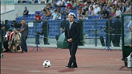 Стоилов: Смешно е да пазя играчите за Астън Вила