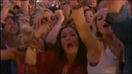 Rihanna - What`s My Name Live