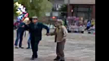 На Тигаро От Априлово Му Се Танцува