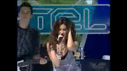 Youtube - Ashley Tisdale - Masquerade Trl Italy Live 2009