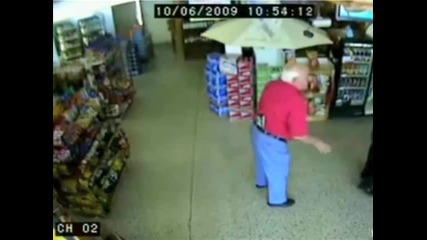 Много пиян мъж в супермаркет ! Смях ! 