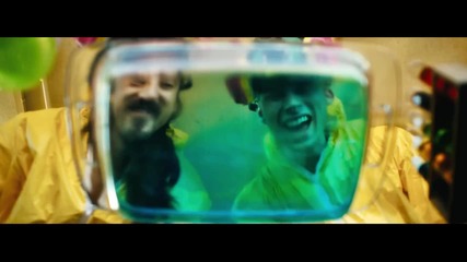 Лудница!!! Steve Aoki ft. Machine Gun Kelly - Free The Madness ( Official Video )