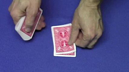 Between The Two Red Queens - Easy Card Trick
