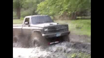chevy 4x4 playing in mud