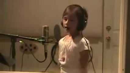 7 годишно момиче с ангелски глас