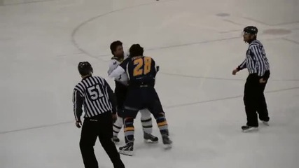 Съдии по хокей на лед при сбиване на играчи ,май ще се преквалифицират за боксови , смях