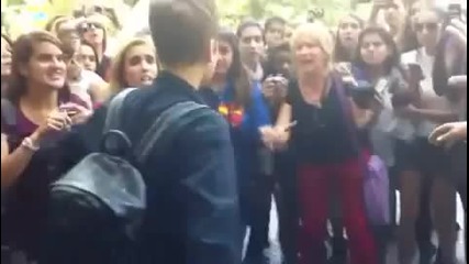 Justin Bieber Posing With Fans - Madrid