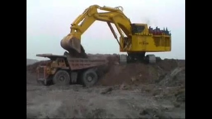 Giant Komatsu Excavator Pc5500 